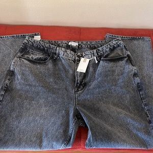 Good American black distressed jeans. NWT 18